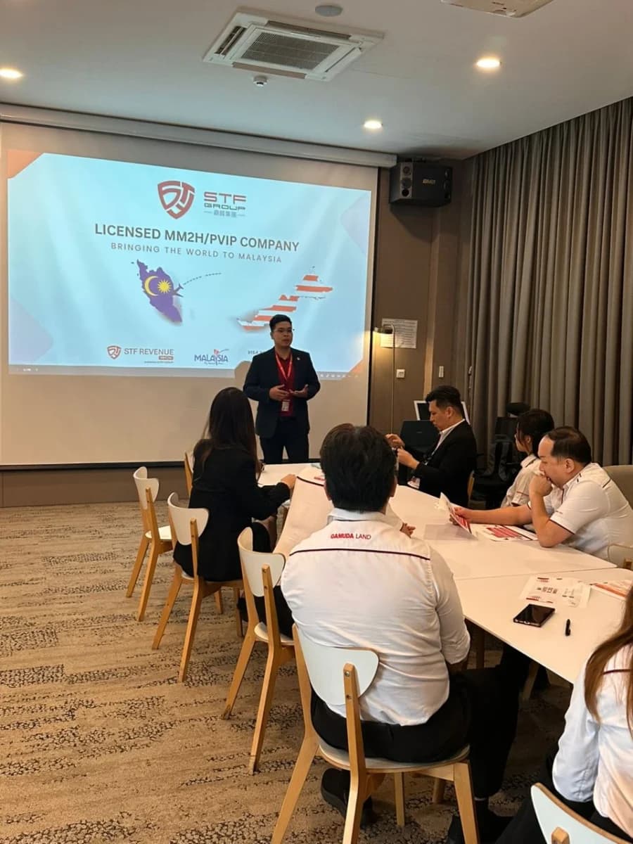 MalaysiaVisaExpert.com team at a visa and residency event, photo 4